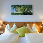 ゲストハウス Weitgasserhof 3*