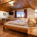 Guest house Weitgasserhof 3*